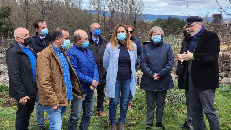 Virginia Barcones visita las obras hidrológicas y forestales de restauración de las zonas afectadas por el incendio de  la sierra de la Paramera, en Ávila