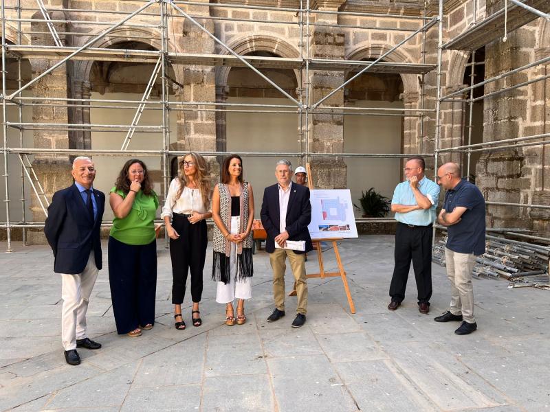 El Ministerio de Cultura y Deporte emprende las obras de emergencia para la reparación de la cubierta del Conventual Santiaguista de Calera de León (Badajoz)