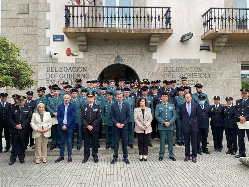 José Miñones reafirma “el compromiso del Gobierno con la convivencia y la seguridad en el ámbito escolar” y distingue al centenar de agentes que cooperan para este fin en Galicia 