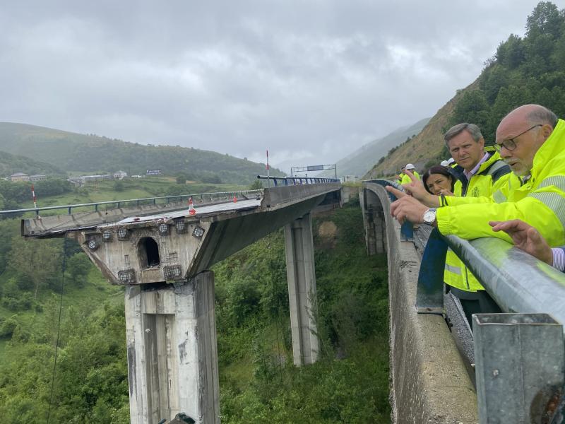José Miñones traslada como prioridades del Gobierno “garantizar la seguridad, favorecer la circulación y agilizar la reconstrucción” del viaducto de la A-6