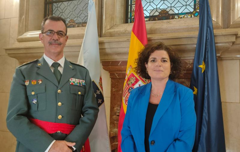 María Rivas agradece o traballo do xeneral Luís Francisco Rodríguez, xefe da Garda Civil en Galicia, con motivo do seu pase á reserva