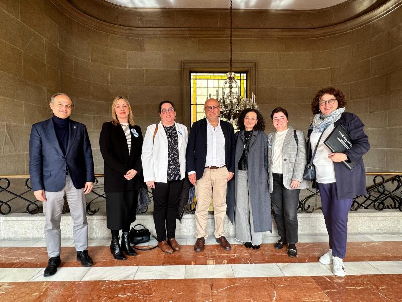 Abel Losada escucha las reivindicaciones de la Plataforma Dignidad de la Abogacía de Pontevedra