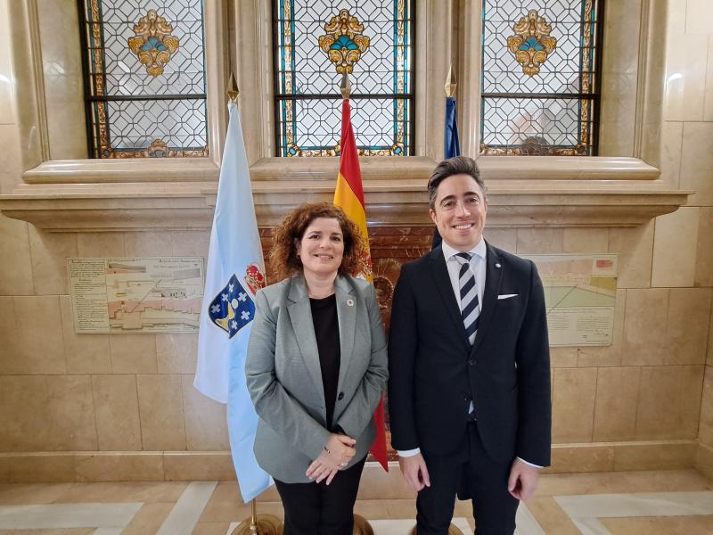 María Rivas recibe al nuevo delegado especial de la Agencia Estatal de Administración Tributaria de Galicia, Miguel Cárcaba Menéndez