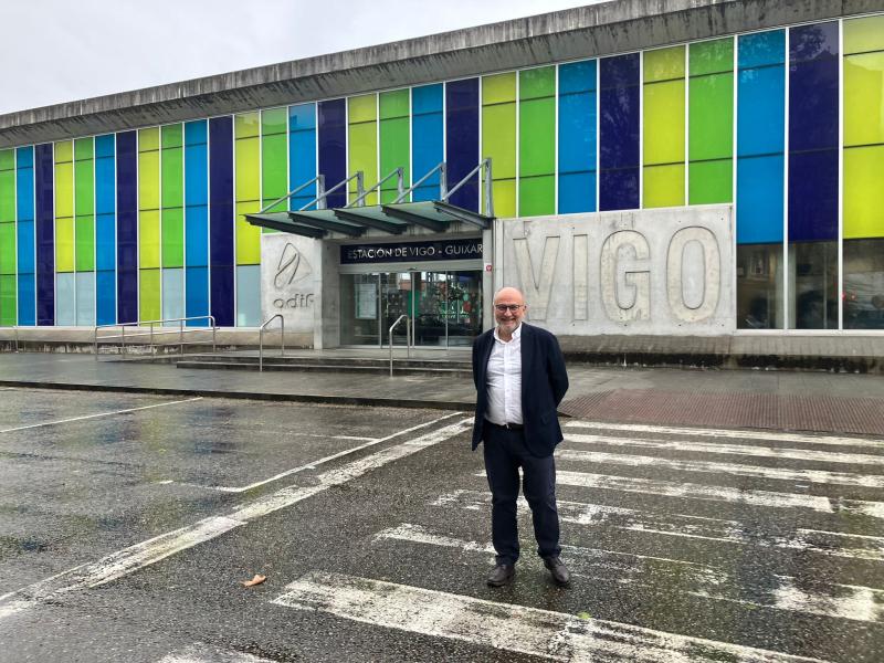 Abel Losada anuncia la instalación de 9 puntos de recargo de vehículos eléctricos en la estación de Vigo-Guixar